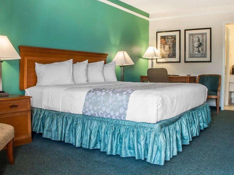 Quality Inn Tulsa Central Kültér fotó