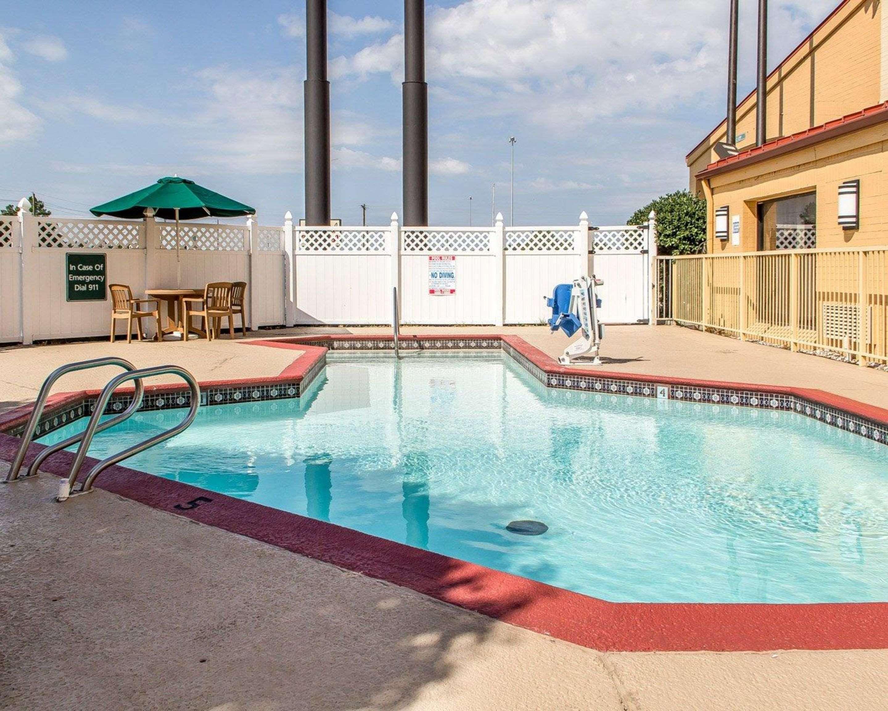 Quality Inn Tulsa Central Kültér fotó